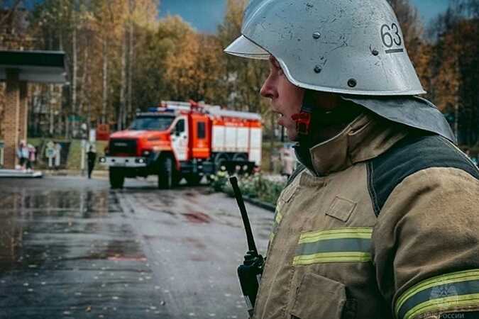 Пермские пожарные спасли из огня восемь человек в Губахе